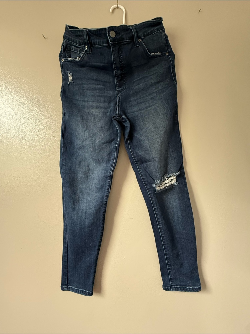 Woman’s Ceros Distressed Blue Jeans Size 30